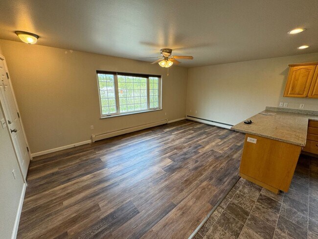 Building Photo - 8064 W Donna Marie Ln