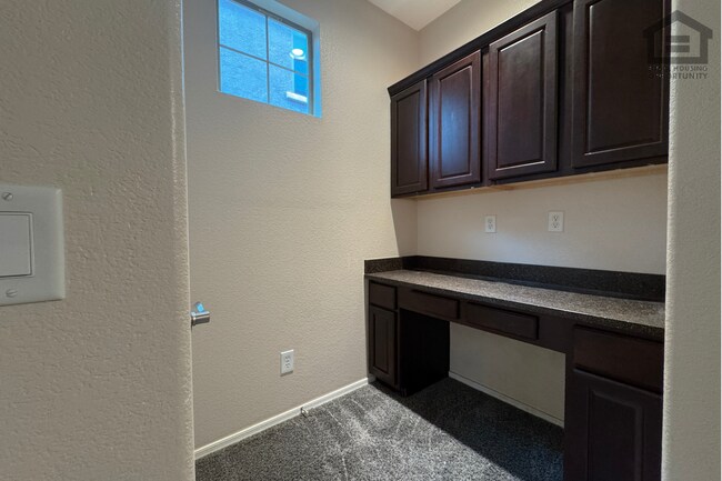 Building Photo - 3721 E Kerry Ln