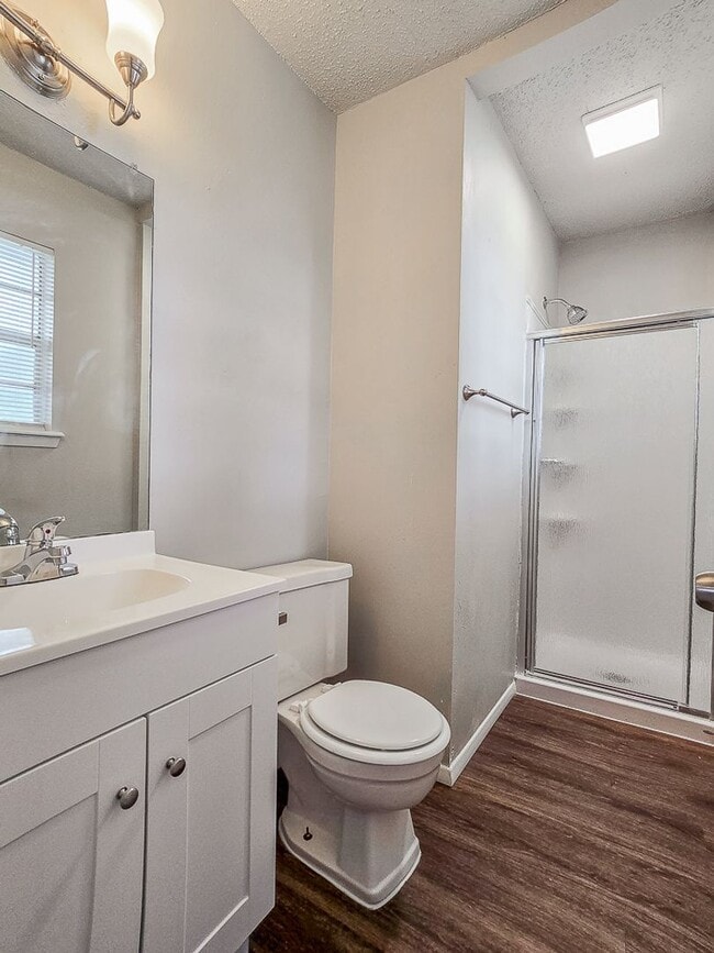 Building Photo - Newly Remodeled 4 bedroom 2 bath home in S...