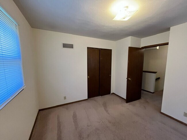 Building Photo - 605-607 Margate Drive