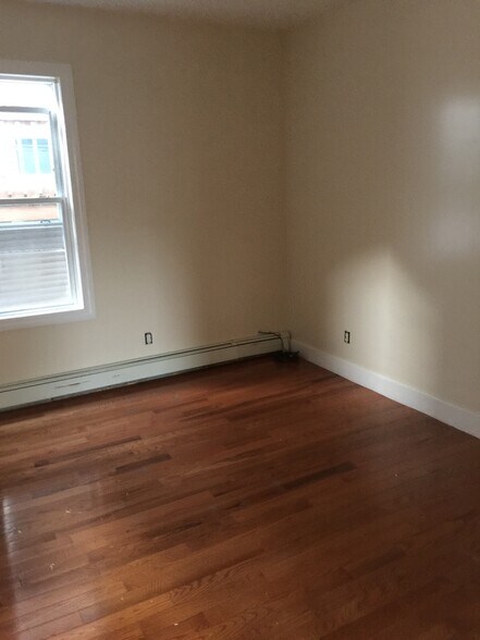 Building Photo - 75 Heath St