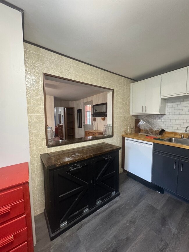 Building Photo - 10 Meadow St