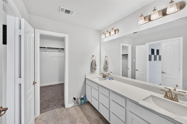 Building Photo - 3533 Cricket Dr