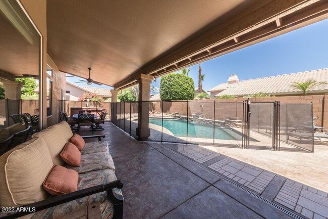 Building Photo - 13352 W Alvarado Dr