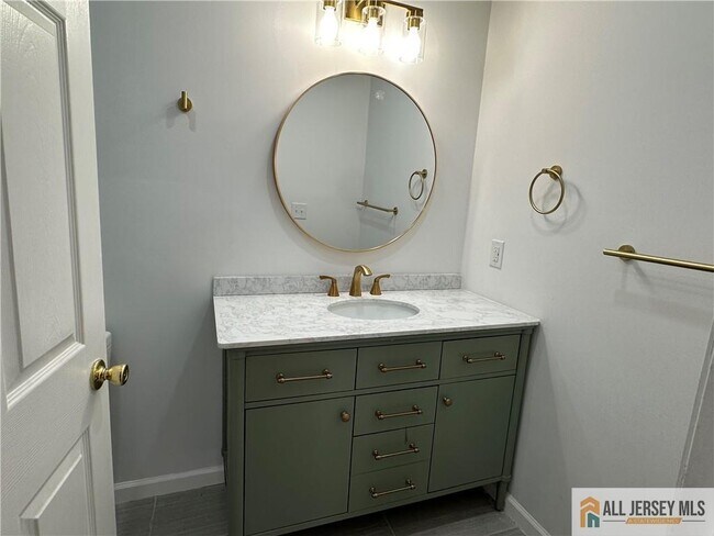 Building Photo - 352 Bowler Ct