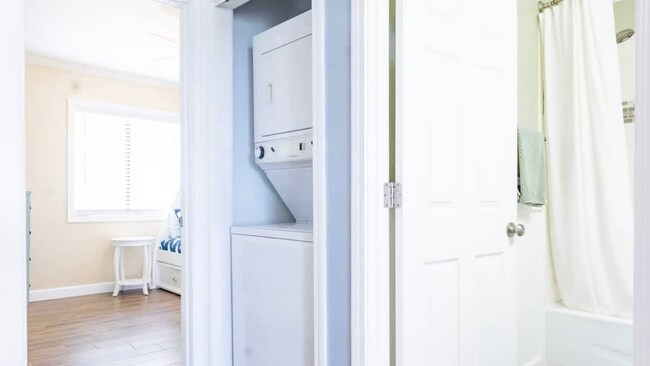 Building Photo - 2 Bedroom Condo - Ocean View - On the Boardwalk - Utilities Included!