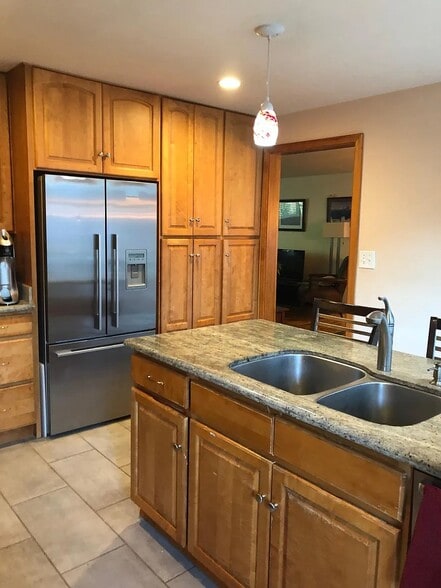 Building Photo - 1002 N 5th St