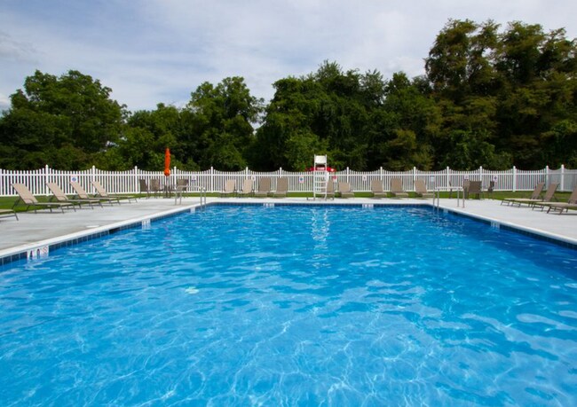 Building Photo - 2123 Quail Hollow Dr