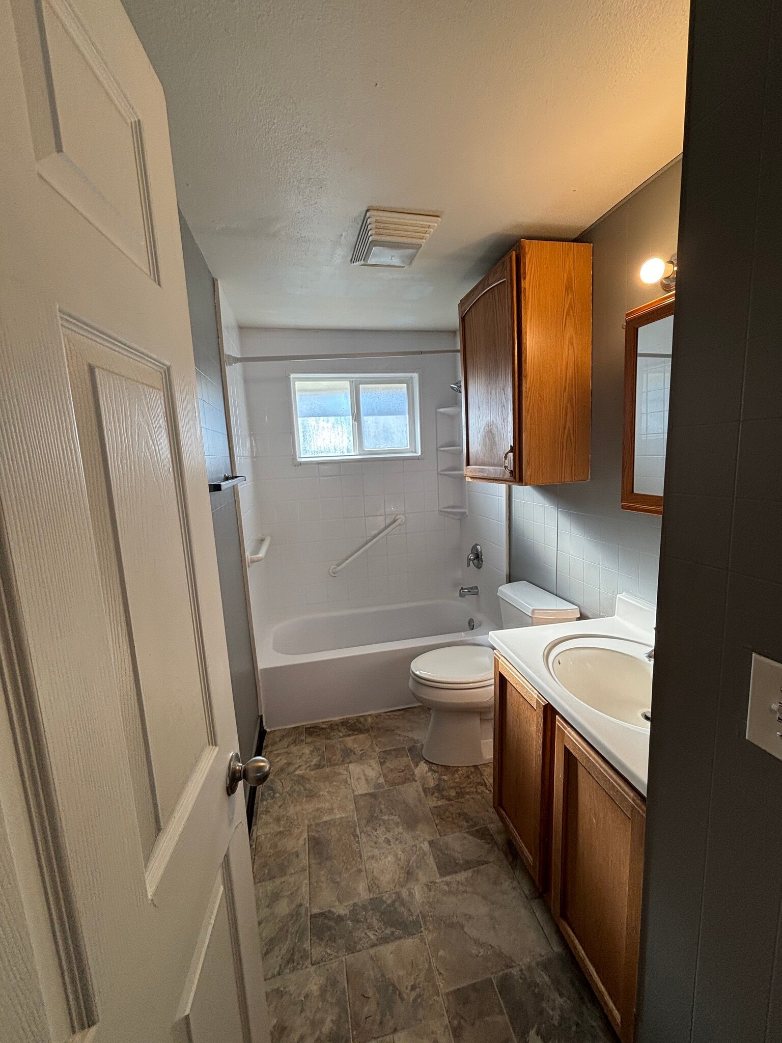 Building Photo - 1109 E 30th St