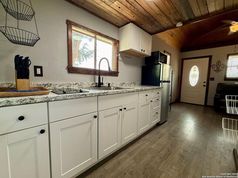 Building Photo - 1224 Campfire