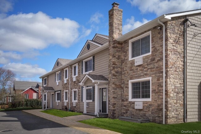 Building Photo - 105 Overton Ave