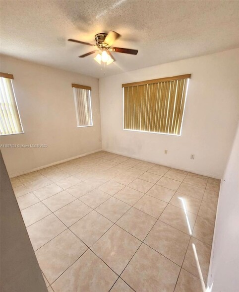 Building Photo - 9203 Fontainebleau Blvd