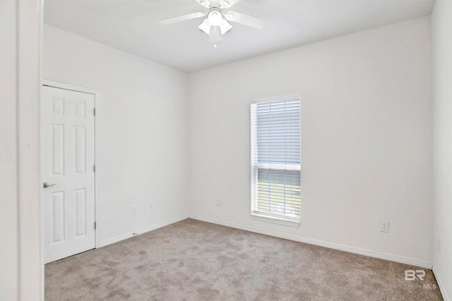 Building Photo - 33171 Stables Dr