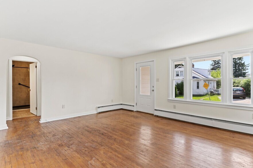 Building Photo - 20 Laurel St