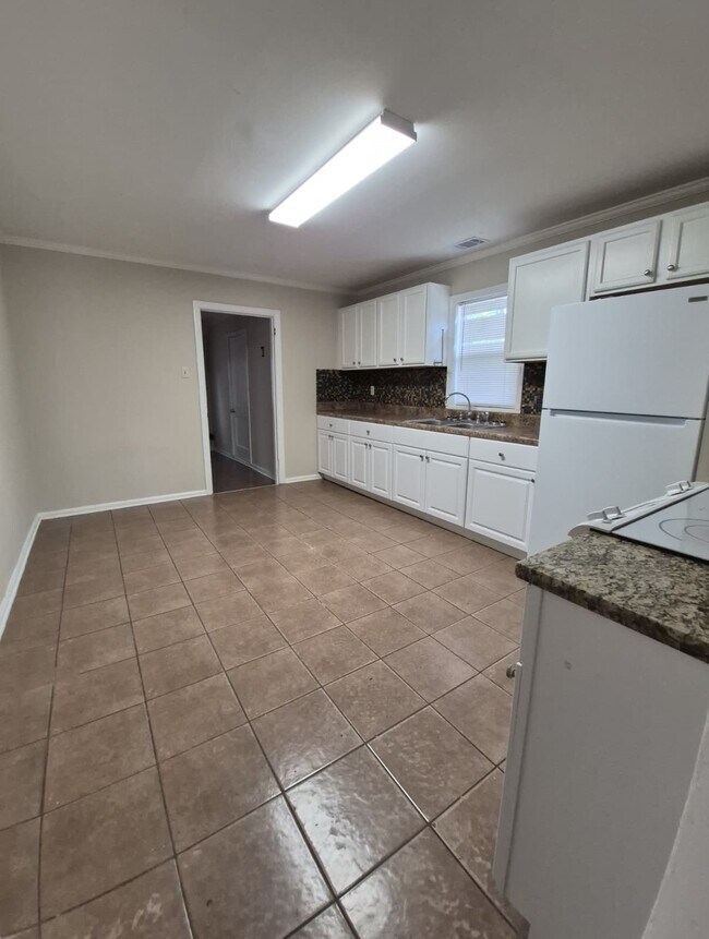 Building Photo - 206 W 60th St