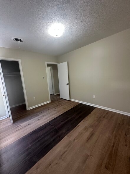 Large closet - 511 Harris Estate Dr