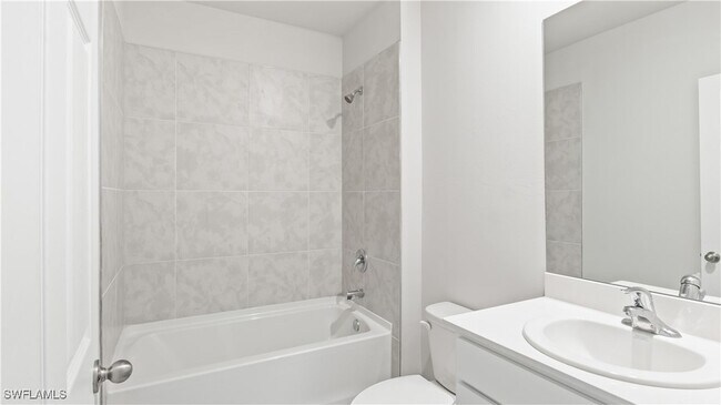 Building Photo - 1903 Cape Coral Pkwy W