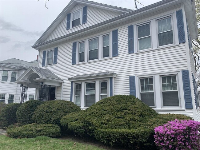 Building Photo - 31 Clyde St