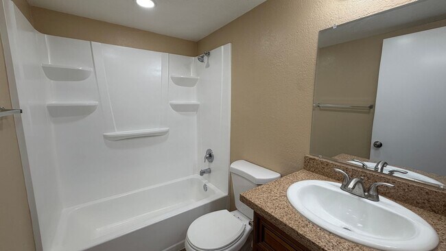 Building Photo - Two Bedroom One Bathroom Apartment in San Bernardino!