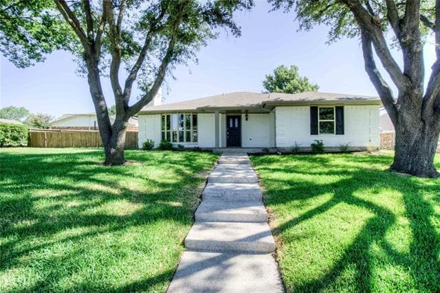 Building Photo - 2051 Oakbluff Dr