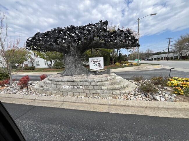 Building Photo - "Chic & Cozy: Modern 2-Bed Townhouse with Marble Accents in Greensboro!"