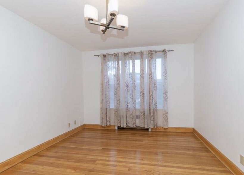 Smaller bedroom - 60 Sutherland Rd