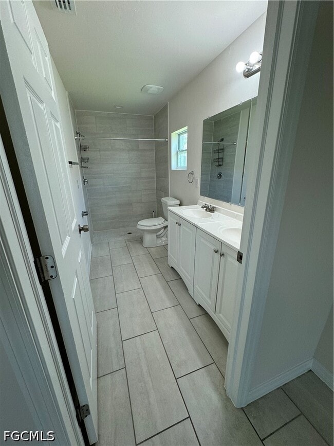 Building Photo - 3305 SW 15th Pl