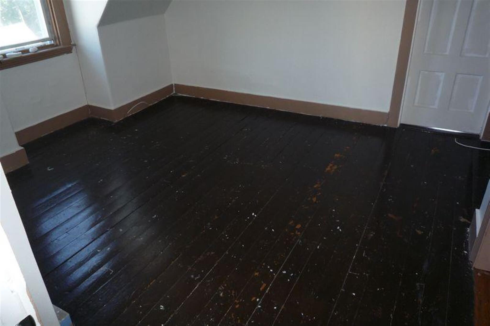 Building Photo - 569 Main St