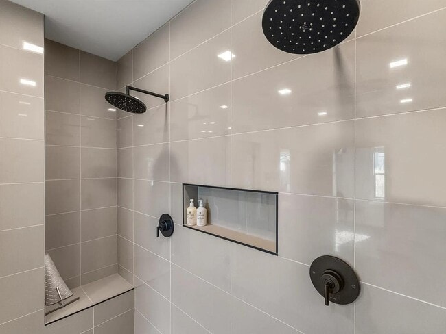 Building Photo - 2082 Dennison Ln