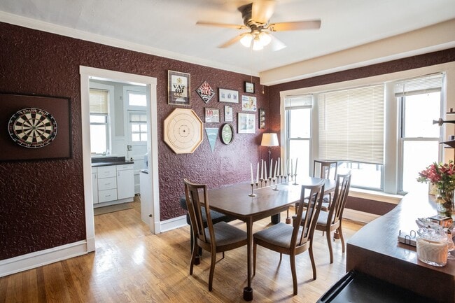 Building Photo - 1514 W Addison St