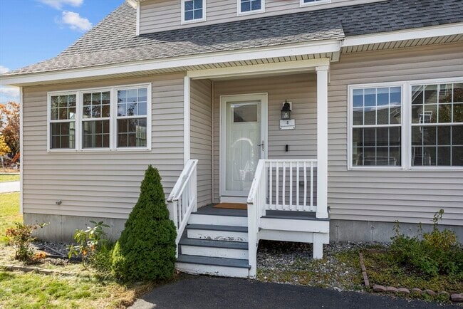 Building Photo - 4 Boxwood Dr