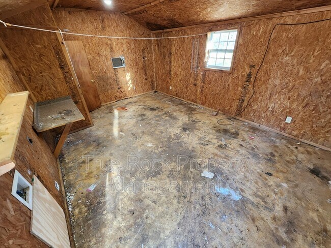 Building Photo - 102 W 7th