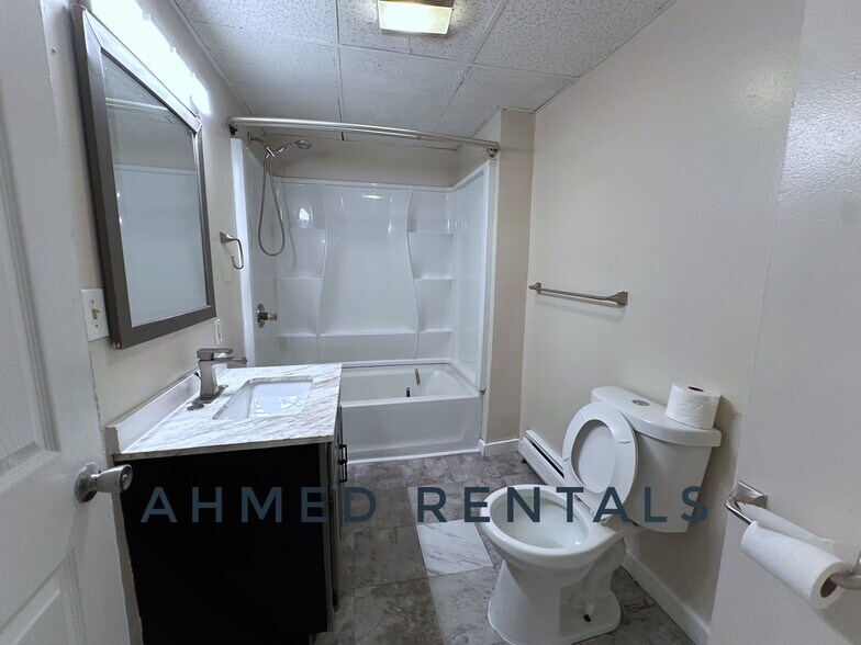 Building Photo - 37 Tate St