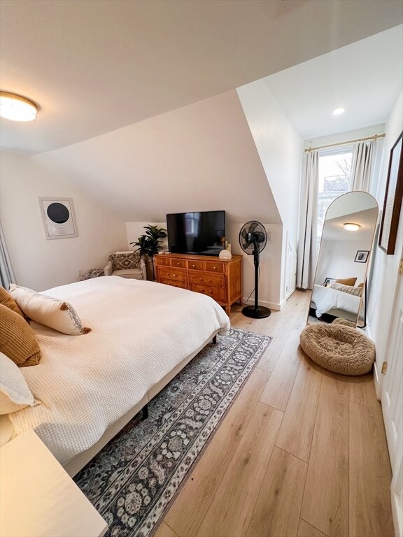 Building Photo - 285 W 5th St