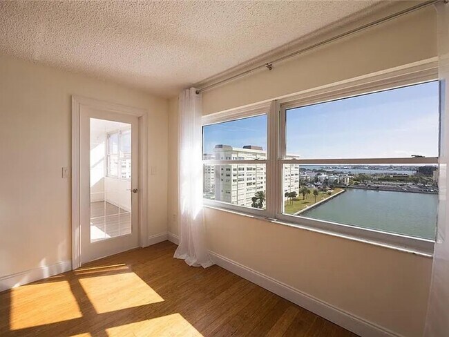 Building Photo - 10th FLR 2B/2BA Waterfront with Panoramic Intercoastal Views in 55+ Community