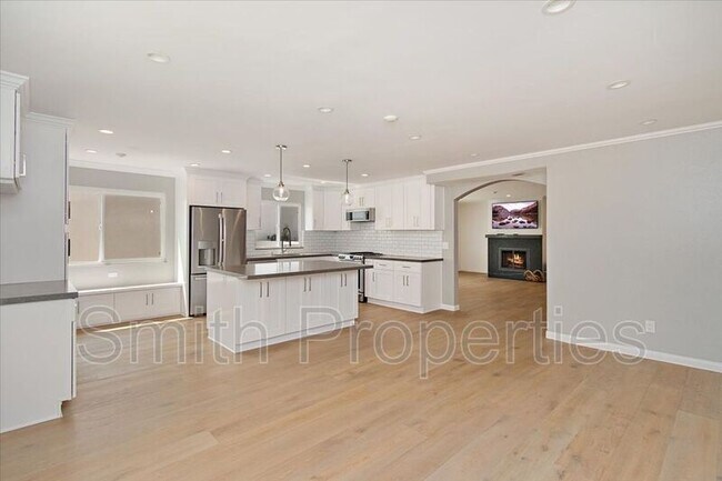 Building Photo - 122 S Guadalupe Ave