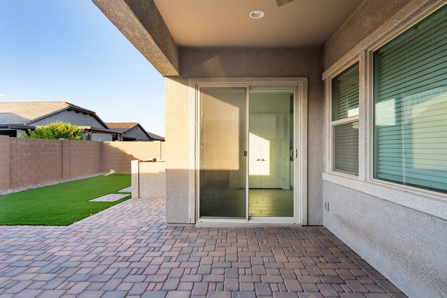 Building Photo - 9738 E Tiburon Ave