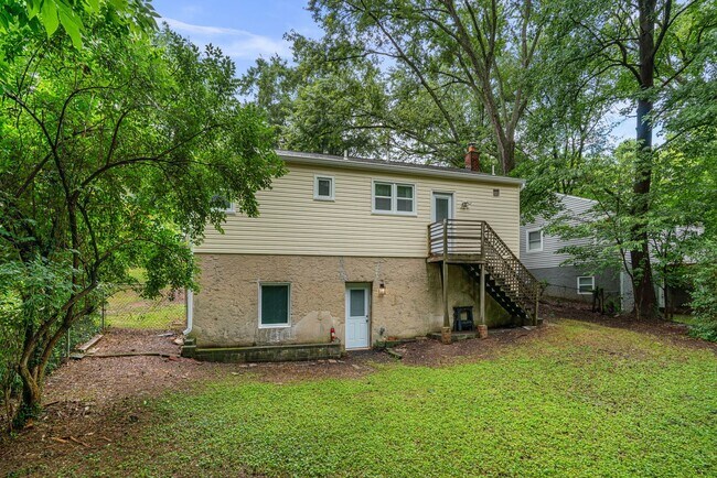 Building Photo - 18 Grandin Cir