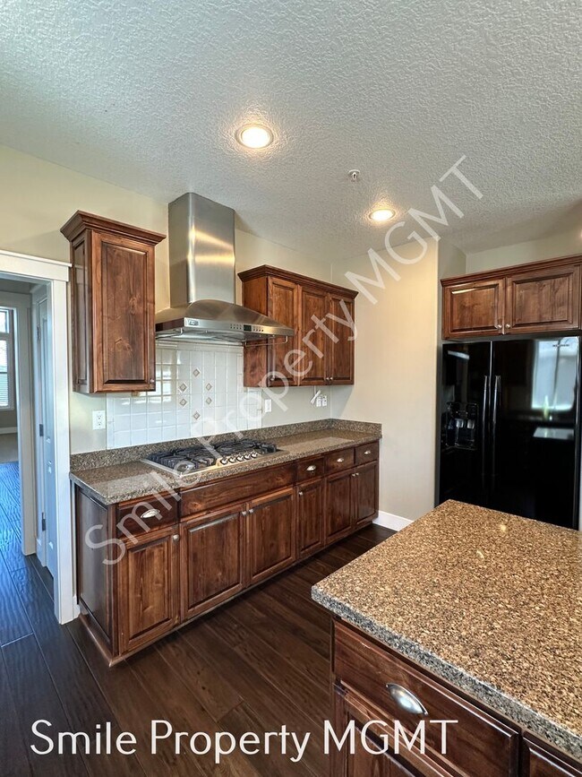 Building Photo - single house