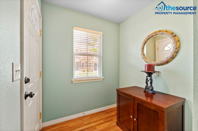 Building Photo - Students Welcome! Charming 4 Bedroom 4 Bathroom Townhome in Desirable West Fort Collins!