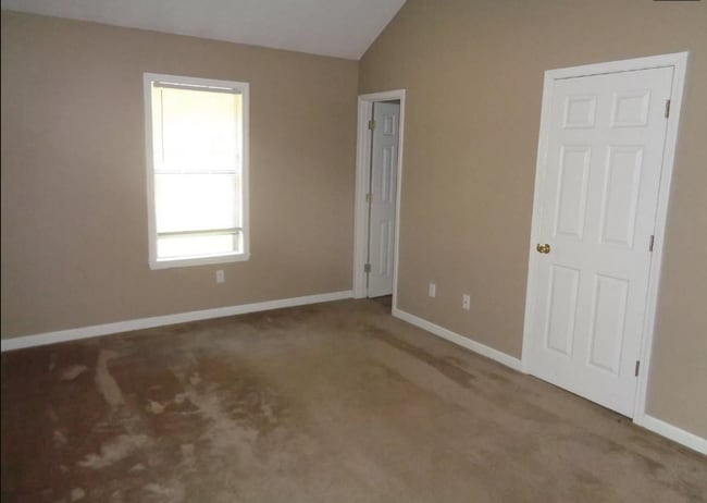 Building Photo - 3 Bed/ 3 Bath located just off South Lamar
