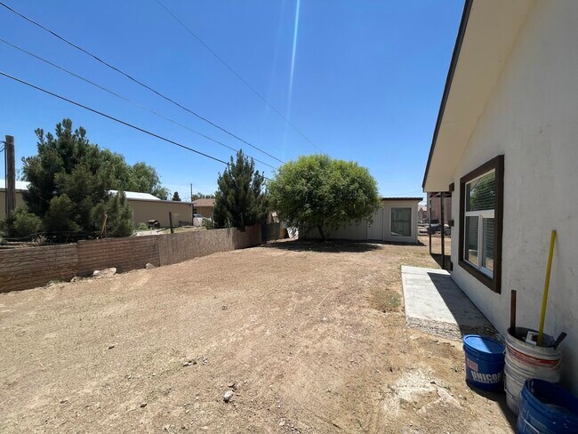Building Photo - 330 Plantation Dr