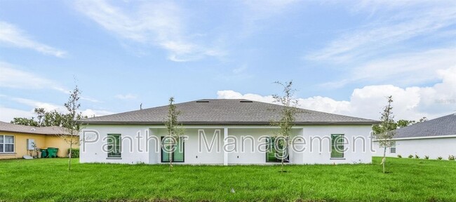 Building Photo - 1095 Highlands Rd