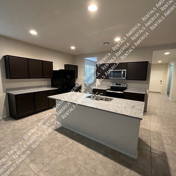 Building Photo - 1038 W Castle Ct