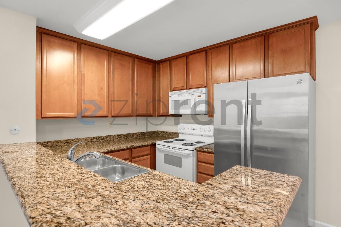 Building Photo - Unit 226