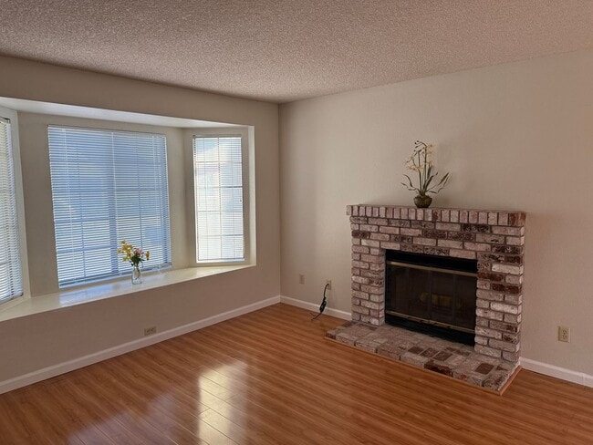 Building Photo - 4 Bedroom Almaden Home