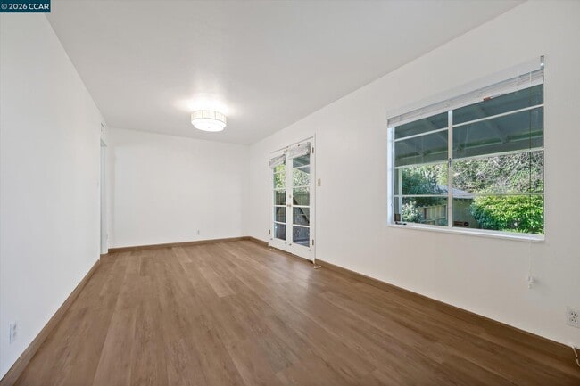 Building Photo - 553 Miner Rd