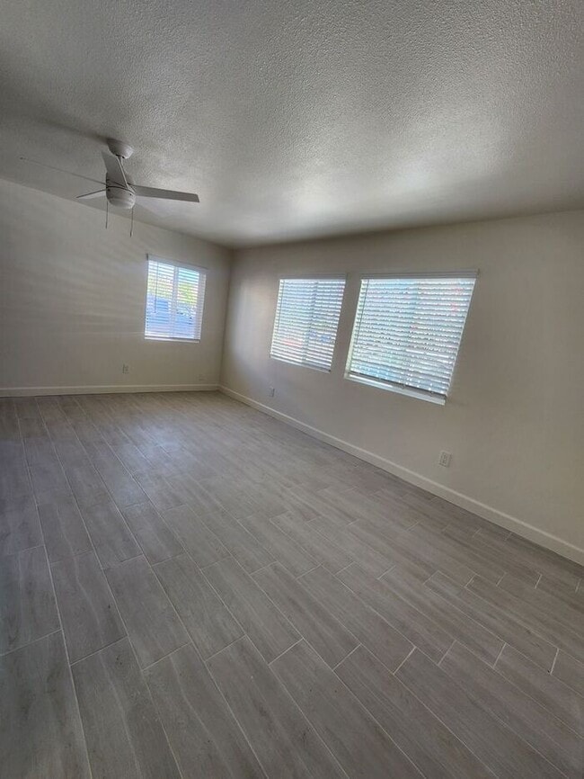 Building Photo - MOVE-IN Special 1 Month FREE Rent! Summer Special!!