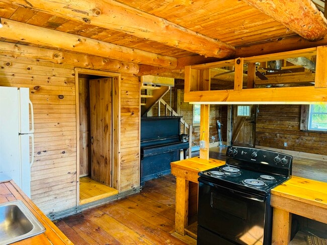 Building Photo - 369 Camp Rd