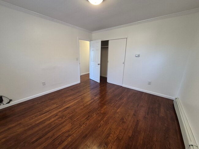 Building Photo - 27 Oakwood Dr